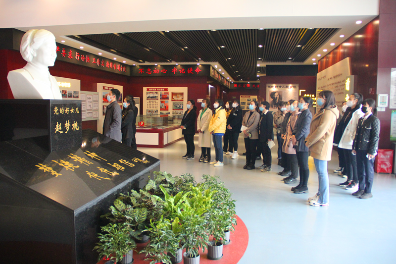 新型能源公司工會開展“弘揚(yáng)趙夢桃精神 爭當(dāng)巾幗楷模”座談會-3.png