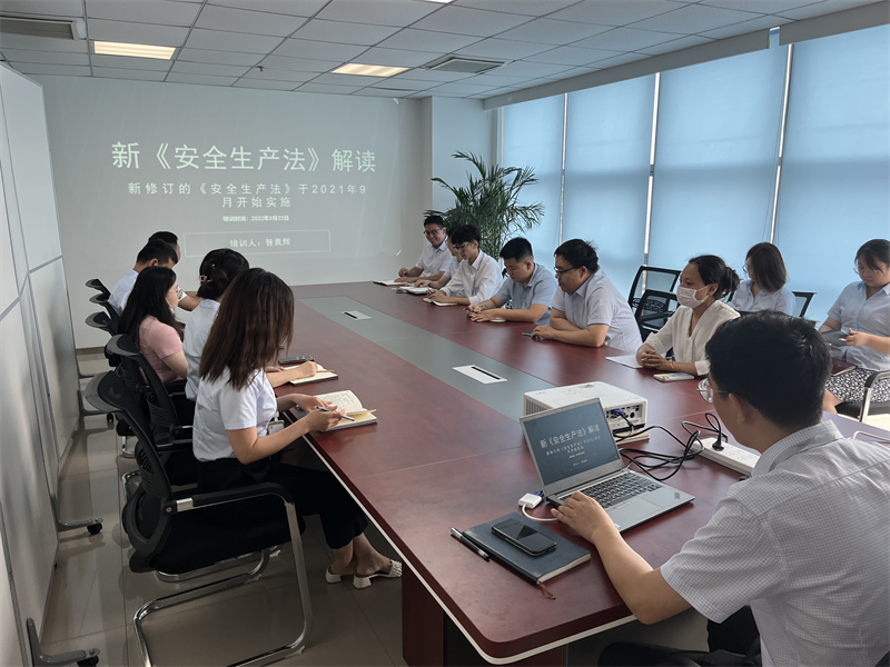 灃京公司召開(kāi)“新《安全生產(chǎn)法》深度解讀”專題學(xué)習(xí)會(huì)-1.png