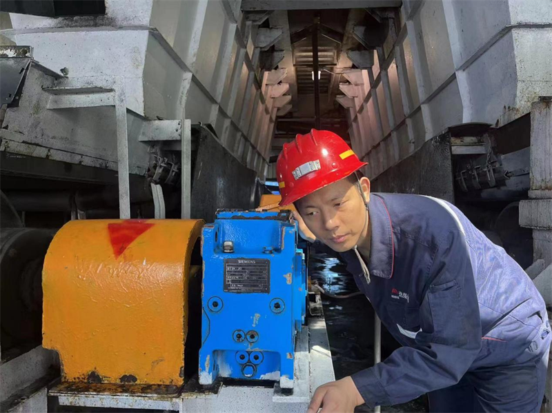 選煤公司韓家灣選煤廠：嚴(yán)防嚴(yán)抓嚴(yán)管，筑牢安全生產(chǎn)“新防線”-1.png
