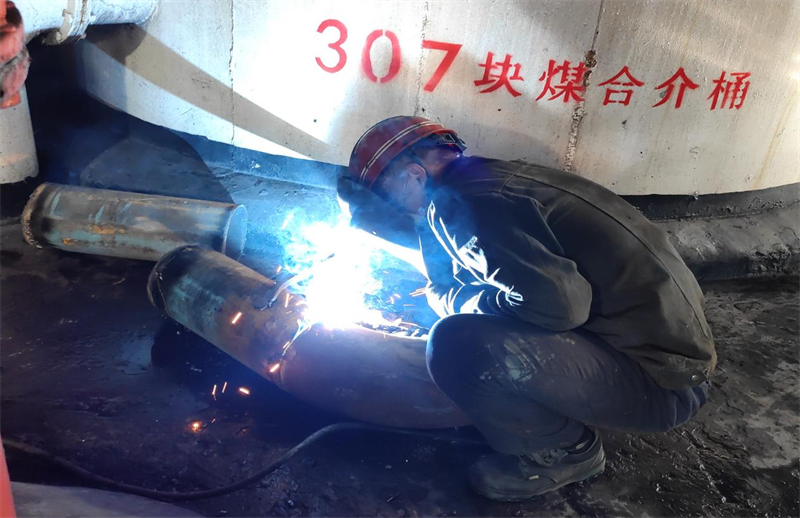 平凡的職業(yè)，不平凡的貢獻(xiàn)—最美檢修人-2.png