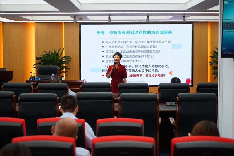 選煤公司舉辦商務禮儀培訓會-1.png