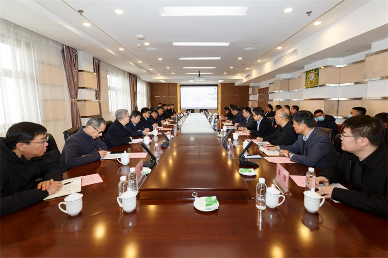 徐國強(qiáng)一行到彬長集團(tuán)文家坡礦業(yè)公司交流座談.png
